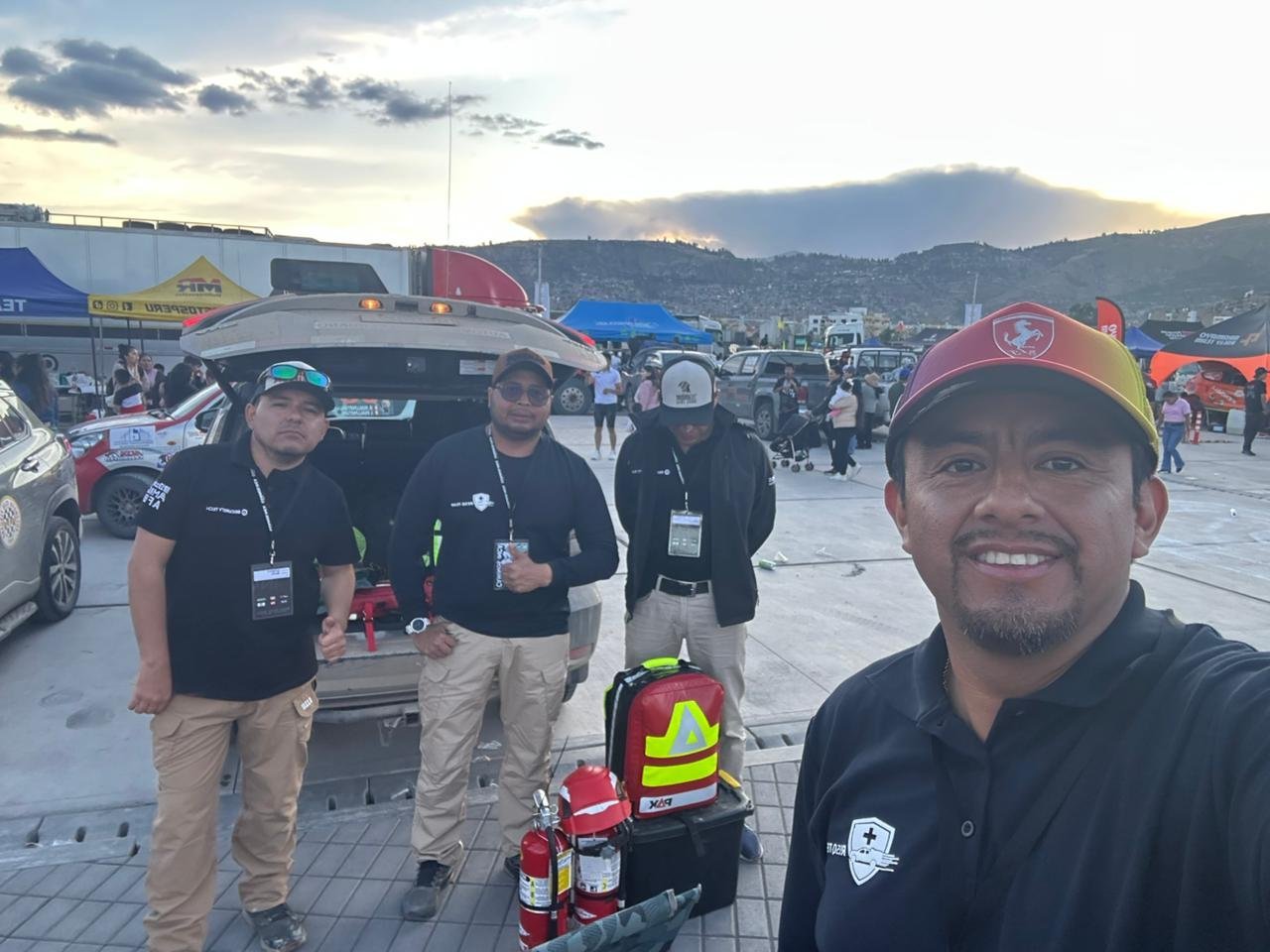 Equipo RESQ-TEAM con material médico de emergencia